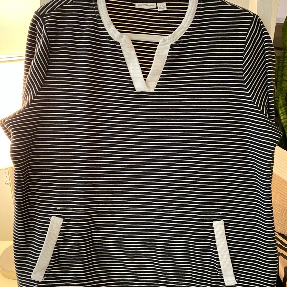 Croft & Barrow Top, 1X, black and white stripe. Plus size